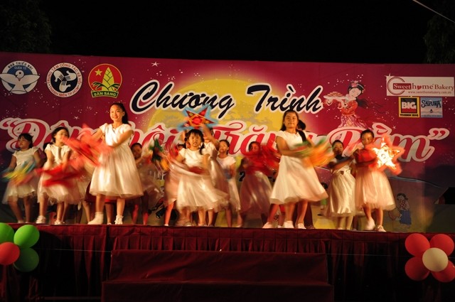 Từng bừng lễ hội Trung Thu 2015 ở các địa phương trong cả nước - ảnh 2